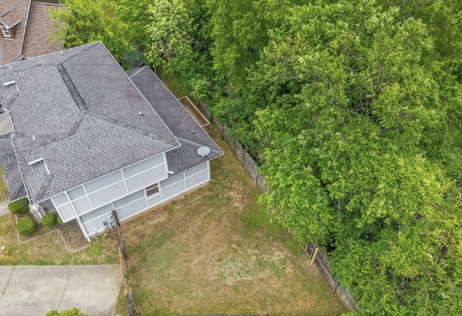 Building Photo - 4 Bedroom Home with Main-Level Primary and Fenced Backyard
