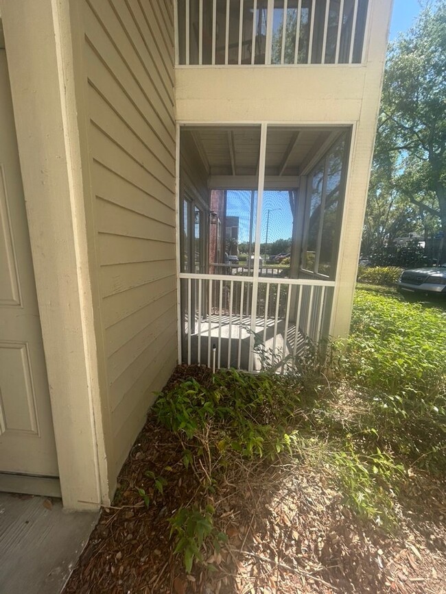 Building Photo - BRANDON: 2 Bed/2 Bath, Ground Floor Unit A...