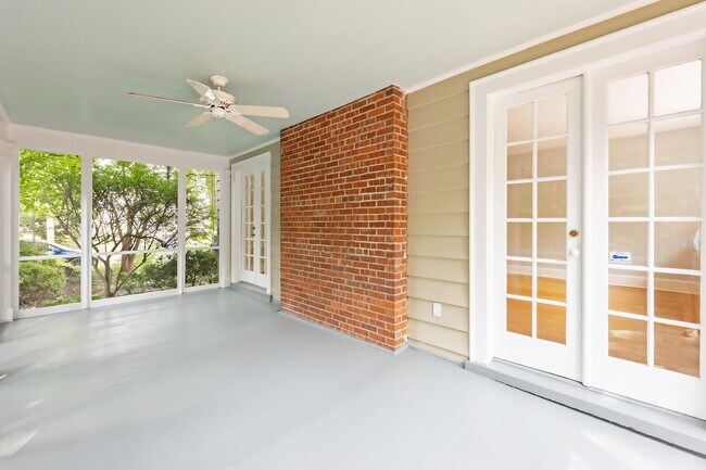 Building Photo - 4BR 3.5 BA Chevy Chase Gem is Move-in Read...