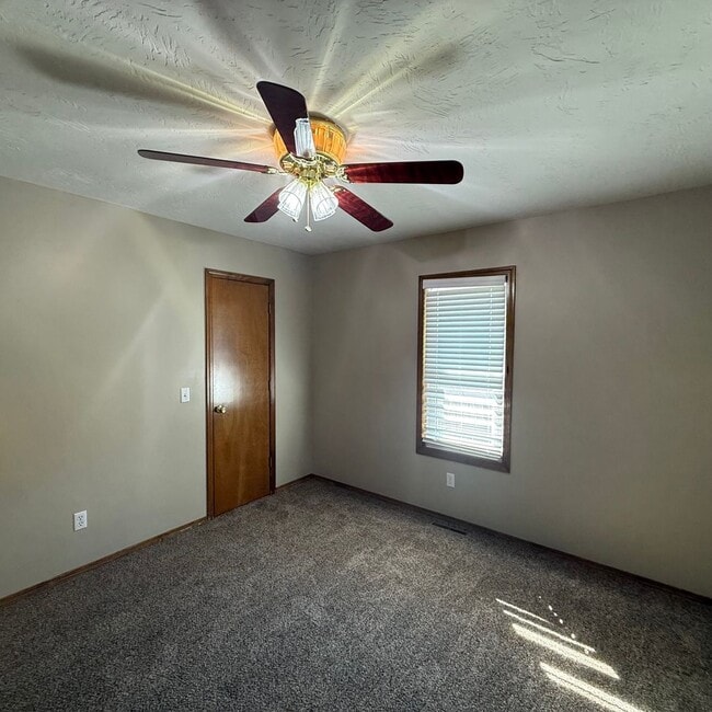 Building Photo - Beautiful 2 Bedroom Bathroom Patio Home Available NOW!