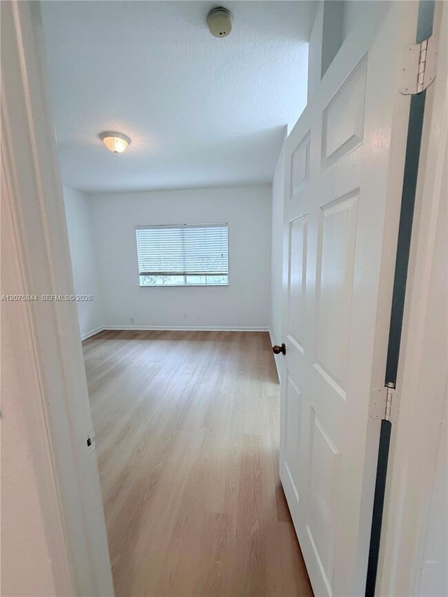 Building Photo - 102 S Santa Catalina Cir