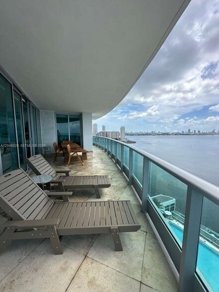 Building Photo - 1331 Brickell Bay Dr