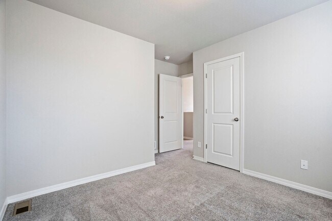 Building Photo - Modern 3bd Home Near Peterson AFB on Power...