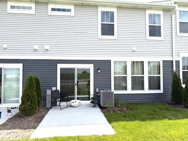 Building Photo - 341 Red Oak Cir