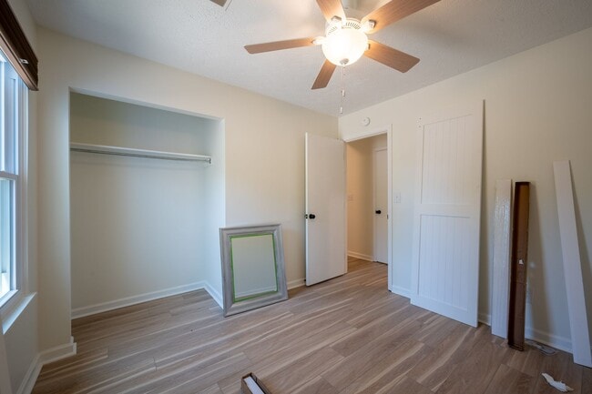 Building Photo - 2 Bed, 2 Bath Renovated Townhouse – Single-Level Living – $1,800/month