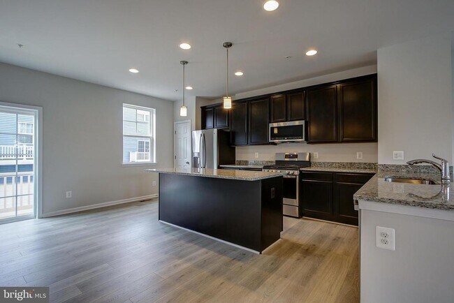 Building Photo - 14217 Travilah Rd