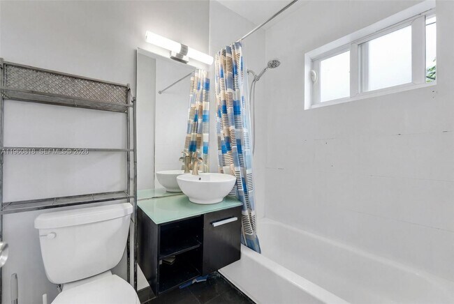 Building Photo - 320 85th St