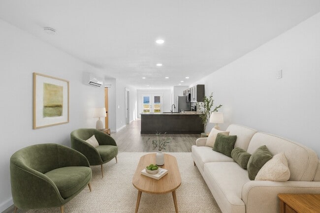 Building Photo - 423 W 3rd St