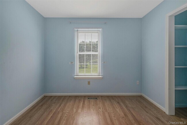 Building Photo - 2555 Youngs Ave