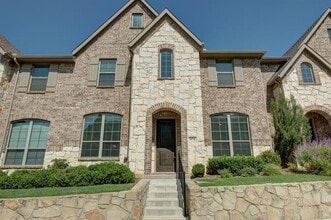 Building Photo - 1174 Lake City Ave