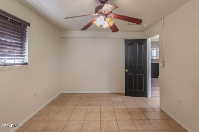Building Photo - 3611 Yandell Dr