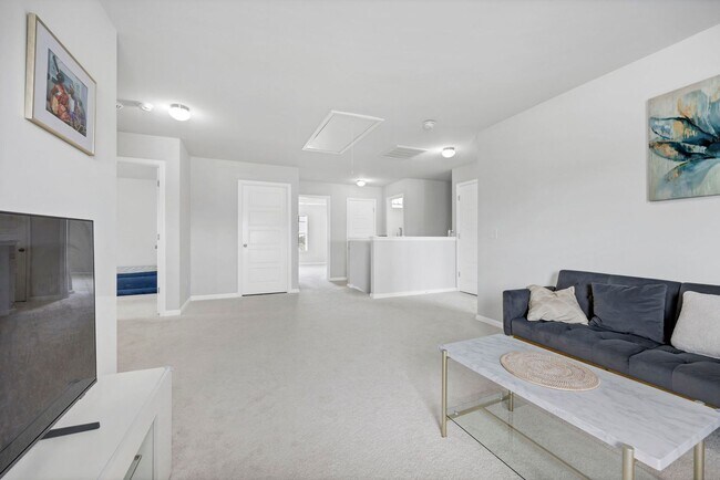 Building Photo - 300 Barony Pl Dr