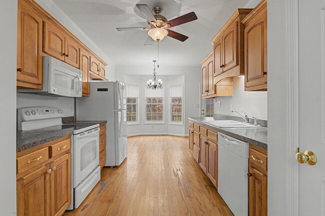 Building Photo - Carolina Lakes!