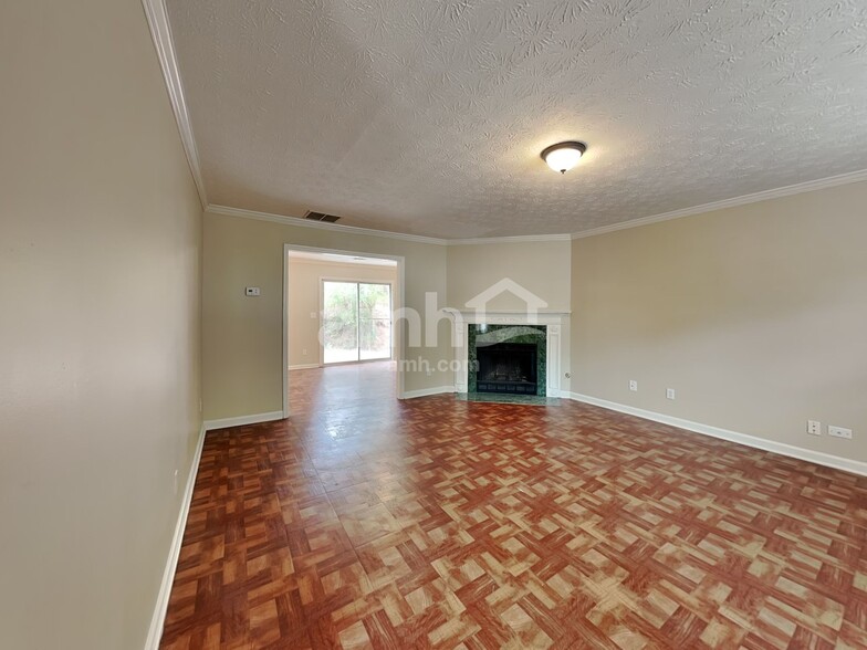 Building Photo - 3002 Sentinel Cir