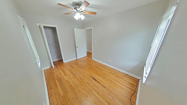 Building Photo - 3-Bedroom Home with Gleaming Hardwood Floors in Harper Woods!