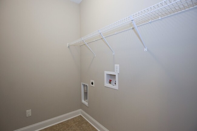 Building Photo - Beautiful home in Gated Community of Woodlake