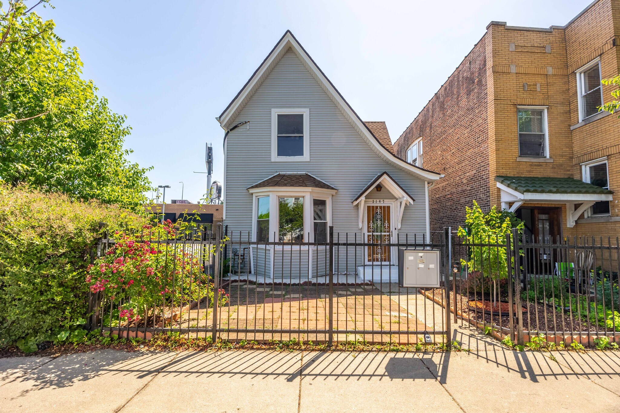 Building Photo - 3147 N Spaulding Ave