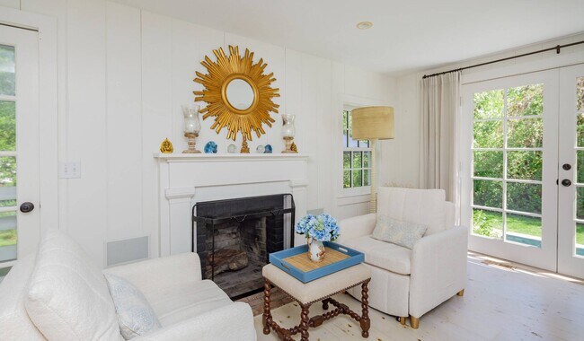 Building Photo - 156 Georgica Rd