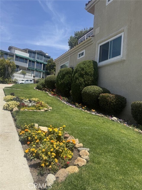 Building Photo - 25062 Alicia Dr