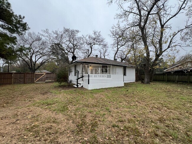 Building Photo - Renovated 2 Bed 1 Bath house for rent in T...
