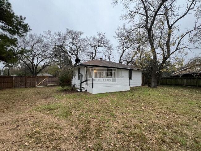 Building Photo - Renovated 2 Bed 1 Bath house for rent in Trinidad!