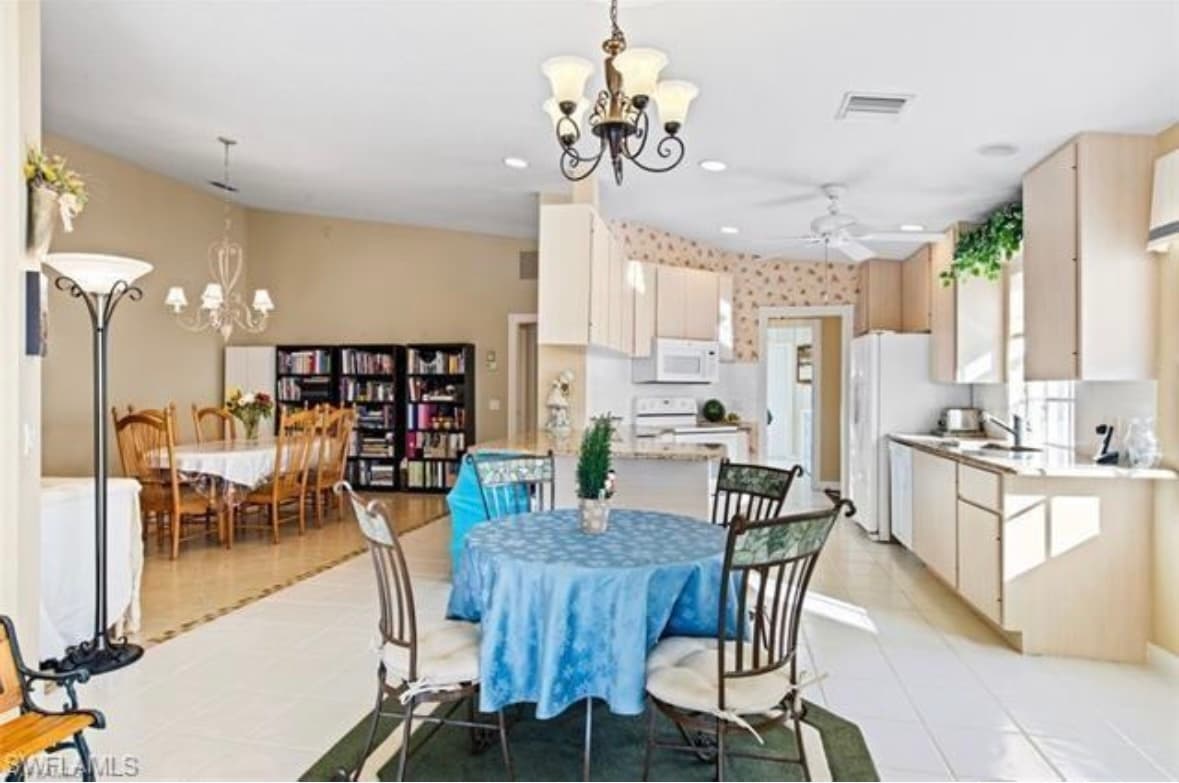 Kitchen Table - 3144 Andorra Ct