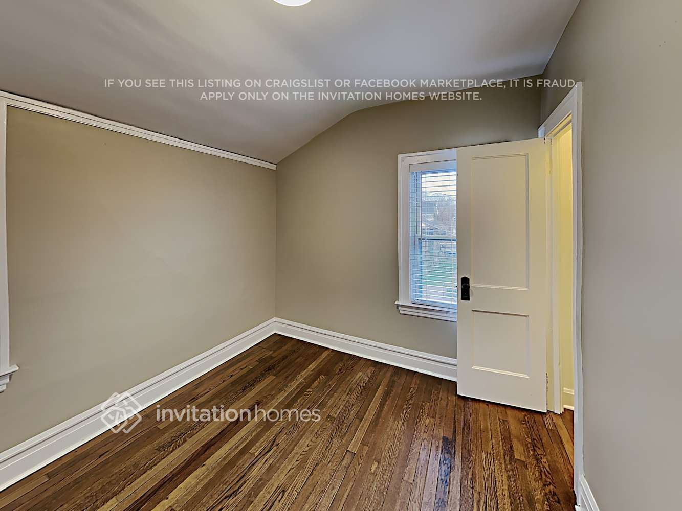 Building Photo - 862 Carpenter Ave