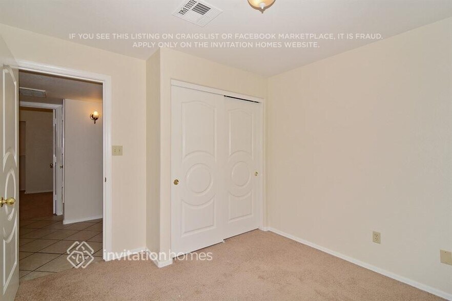 Building Photo - 7727 W Reade Ave