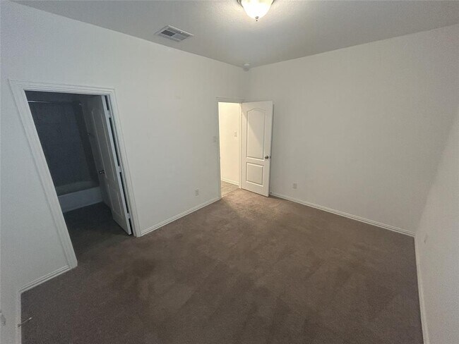 Building Photo - 31307 Whitfield Ct
