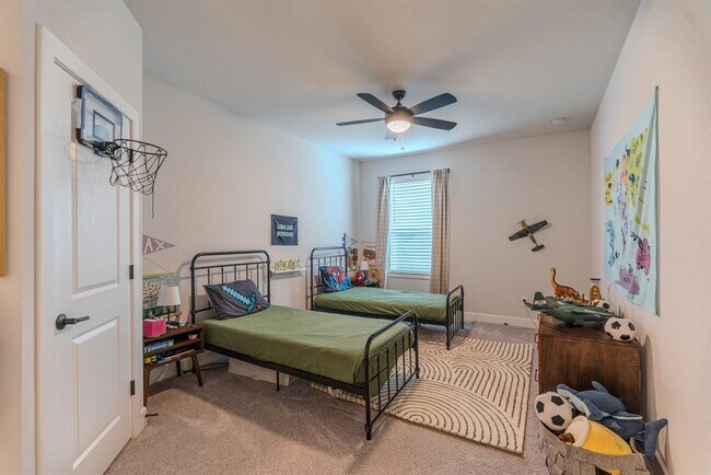 Building Photo - 63 Perennial Cyn Dr