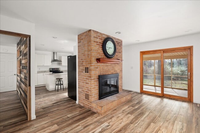Building Photo - Charming, recently renovated 3-bed, 2.5 bath Ranch for rent in Milford, $2,200/month. Available e...
