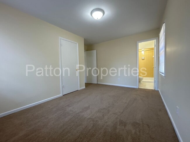 Building Photo - Oak Grove Community