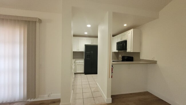 Building Photo - 2 bed 2 bath centrally located in Rancho B...