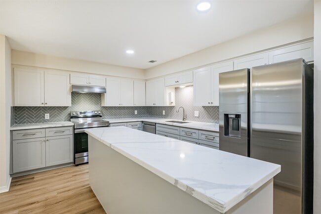 Building Photo - 3362 Continental Dr