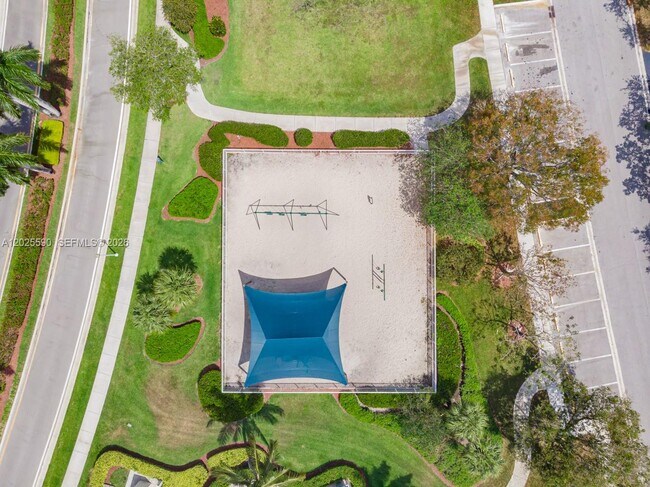 Building Photo - 2098 Madeira Dr