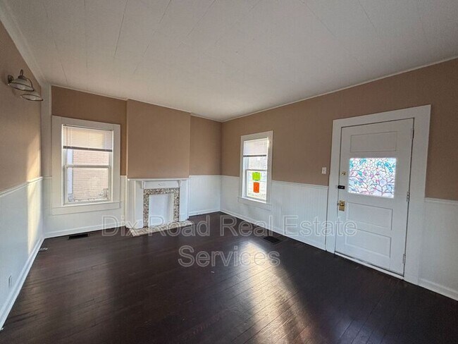 Building Photo - 8 S 1st St