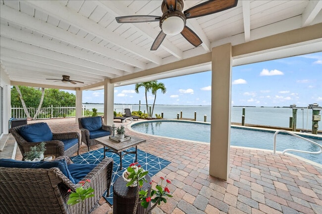 Building Photo - 17 Country Club Rd