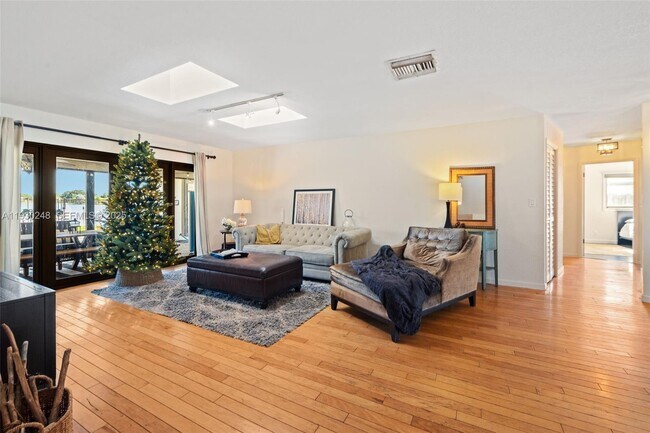 Building Photo - 410 Sailboat Cir