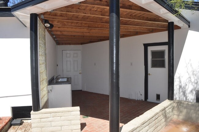 Building Photo - Serra Mesa  SFH Detached “4BR/2.5BA + offi...