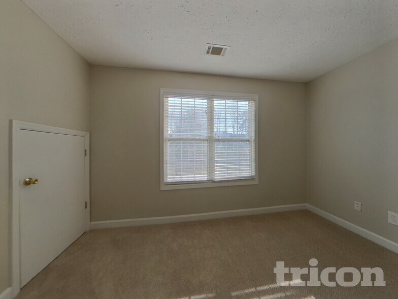 Building Photo - 3575 Wake Robin Way