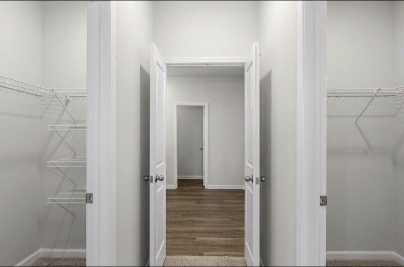 Building Photo - 5052 round head Dr