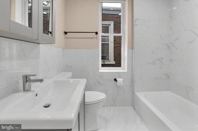 Building Photo - 274 S Alden St