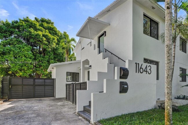 Primary Photo - 11643 NE 11th Pl