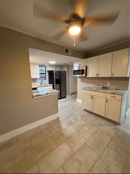 Primary Photo - 5614 Harvest Hill Rd