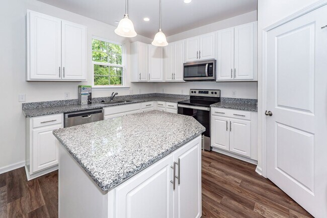 Building Photo - 3 Bedroom, 2.5 Bathroom Home in Hunters Bend - Ladson