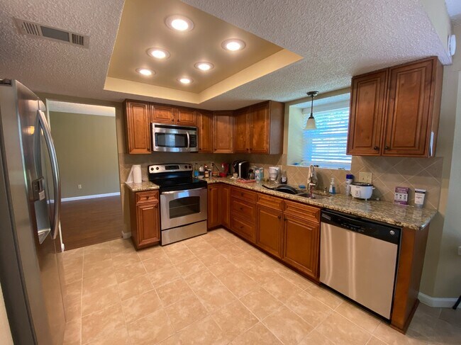 Building Photo - 1619 S Fir Pl