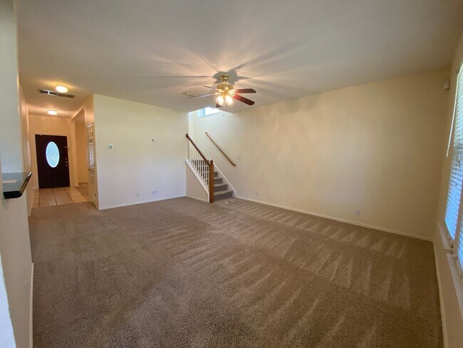 Building Photo - Spacious 4-Bedroom Home for Rent in Encino...