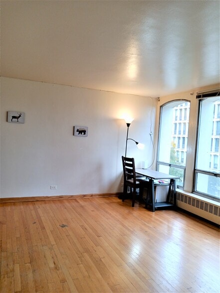 Building Photo - 1450 E 55th Pl