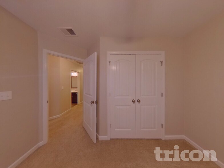 Building Photo - 128 Dunnsmore Dr