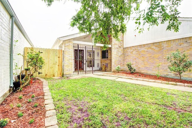 Building Photo - 6615 Briar Terrace Dr